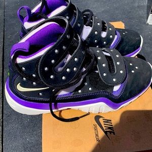 Nike Basketball - Sharkleys